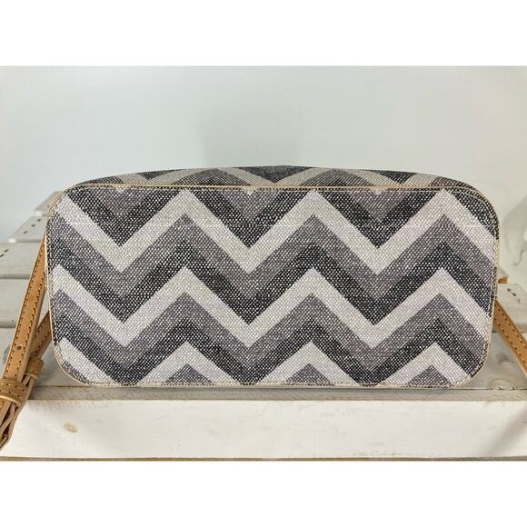 DOONEY & BOURKE SMALL LEATHER CHEVERON CROSSBODY BAG - Picture 6 of 16